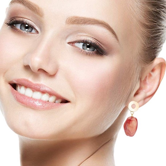 🆕NWOT Set of 2 Gorgeous Statement Earrings - Picture 4 of 7